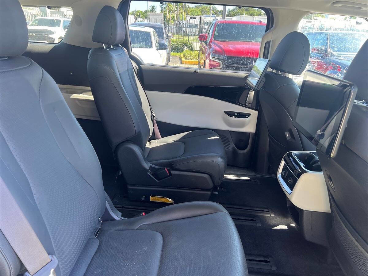 Used 2023 Kia Carnival SX Prestige FWD image 9