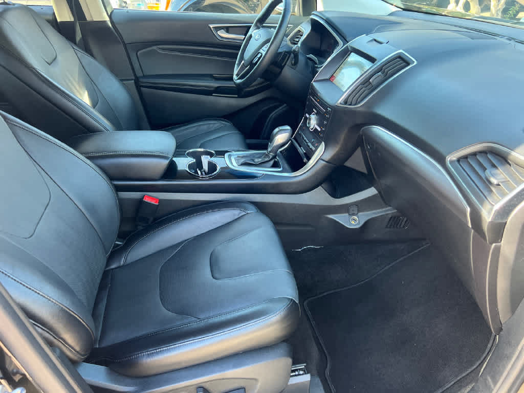 Used 2018 Ford Edge Titanium w/ Equipment Group 301A AWD/4WD image 14
