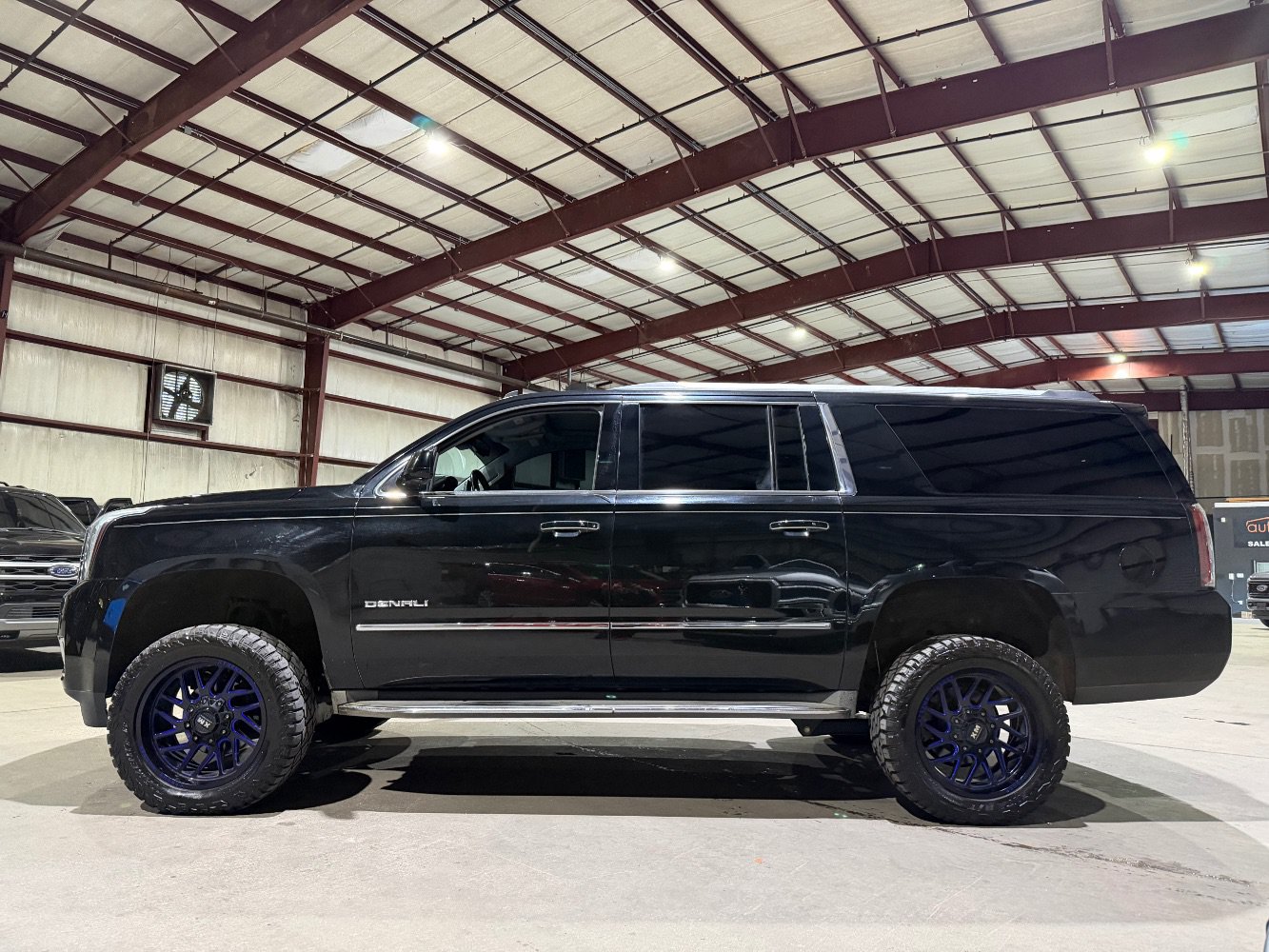 Used 2015 GMC Yukon XL Denali w/ Touring Package RWD image 8