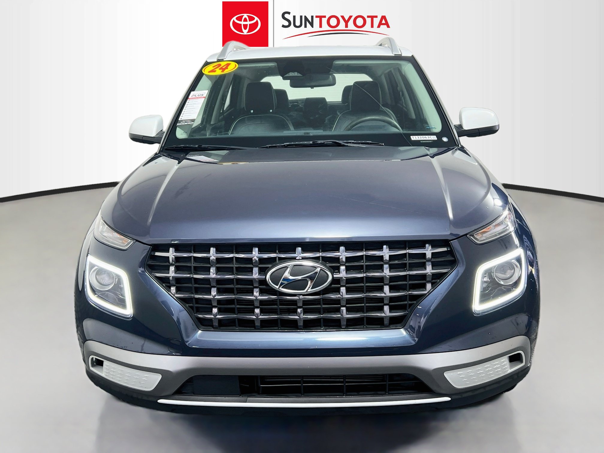 Used 2024 Hyundai Venue Limited FWD image 10