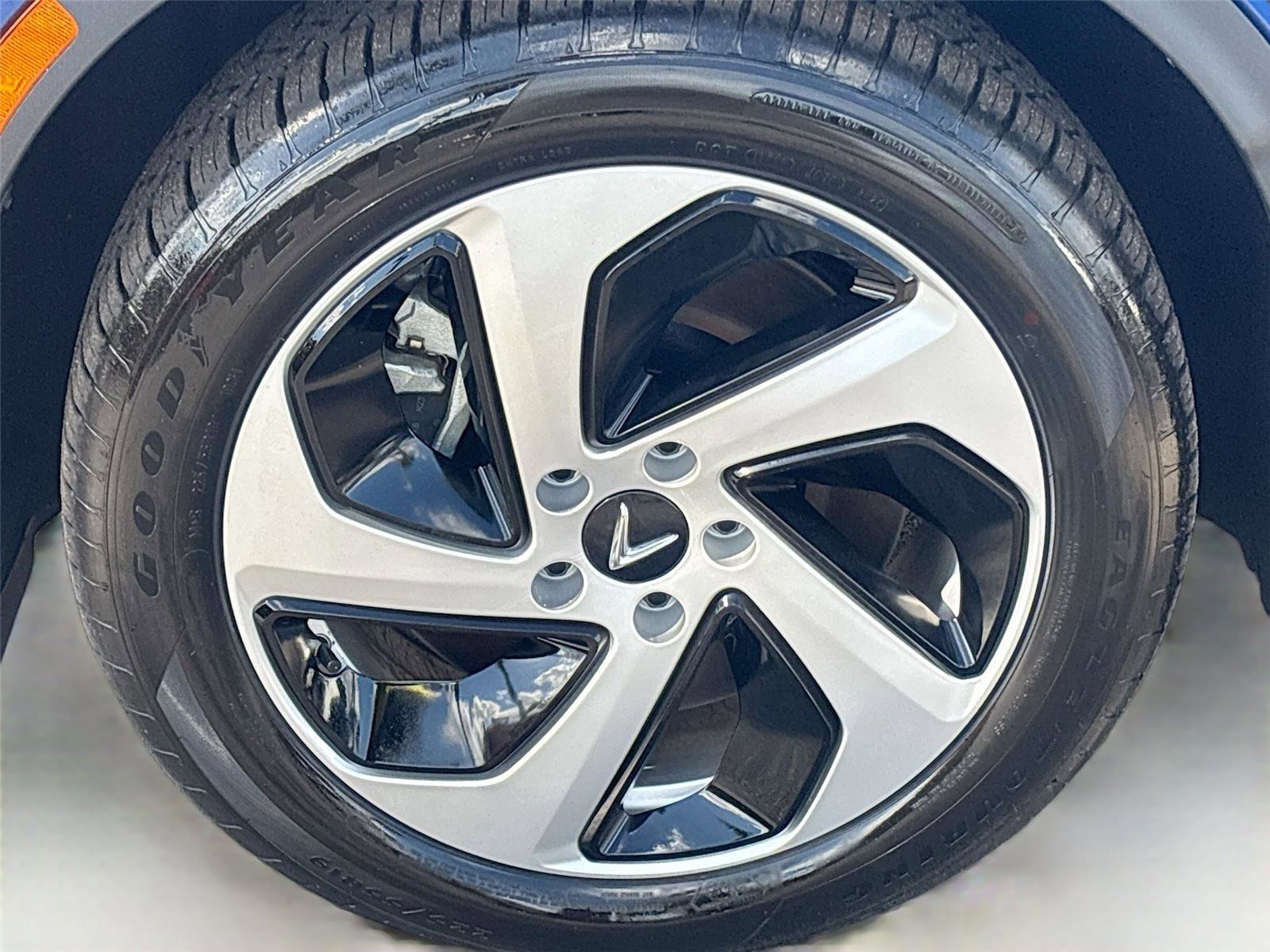 New 2025 VinFast VF 8 Eco image 31