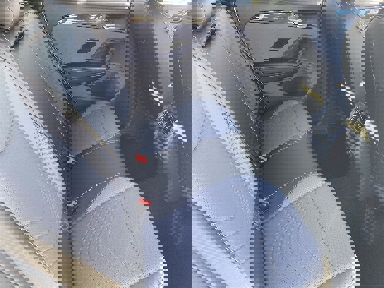 New 2026 Volkswagen Tiguan SE R-Line image 9