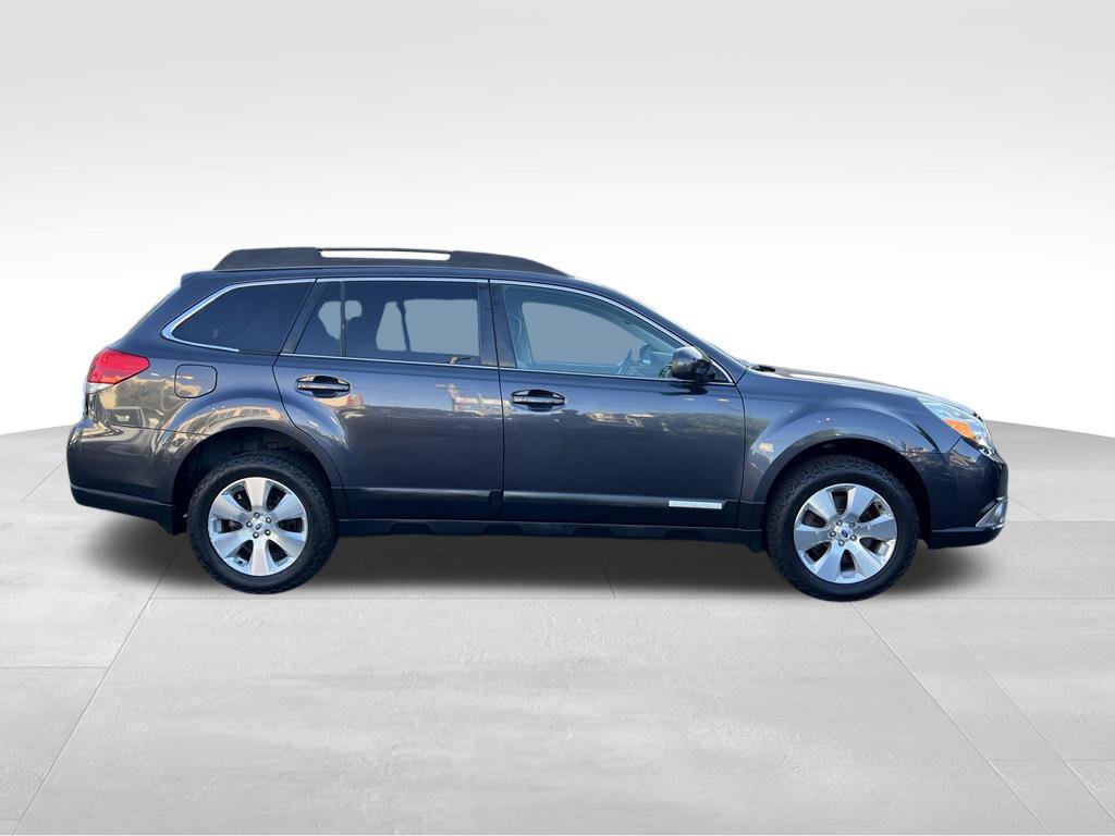 Used 2012 Subaru Outback 3.6R Limited w/ Moonroof Pkg AWD/4WD image 5