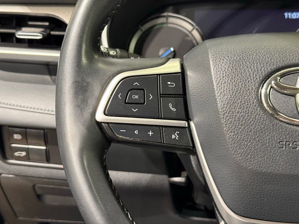 Used 2022 Toyota Highlander XLE AWD/4WD image 26