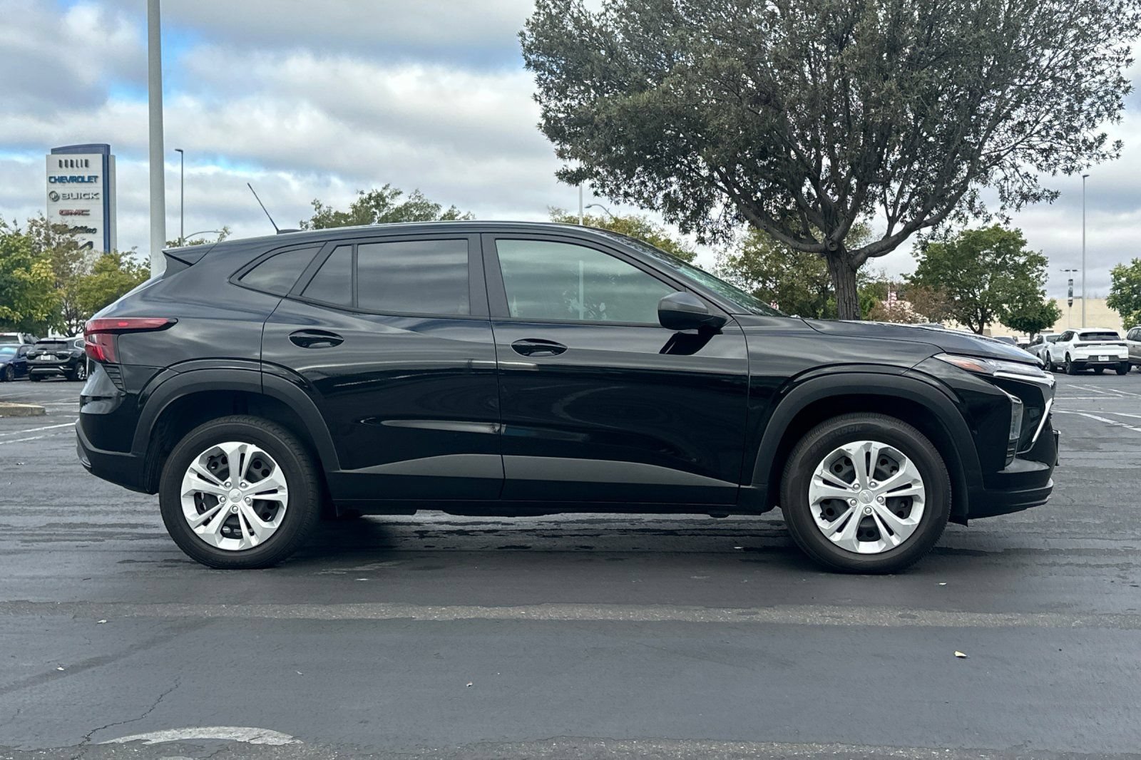 Used 2024 Chevrolet Trax LS FWD image 3