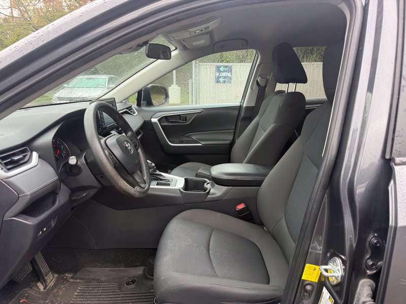 Used 2022 Toyota RAV4 LE FWD image 3