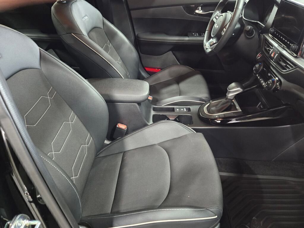 Used 2024 Kia Forte GT-Line image 7