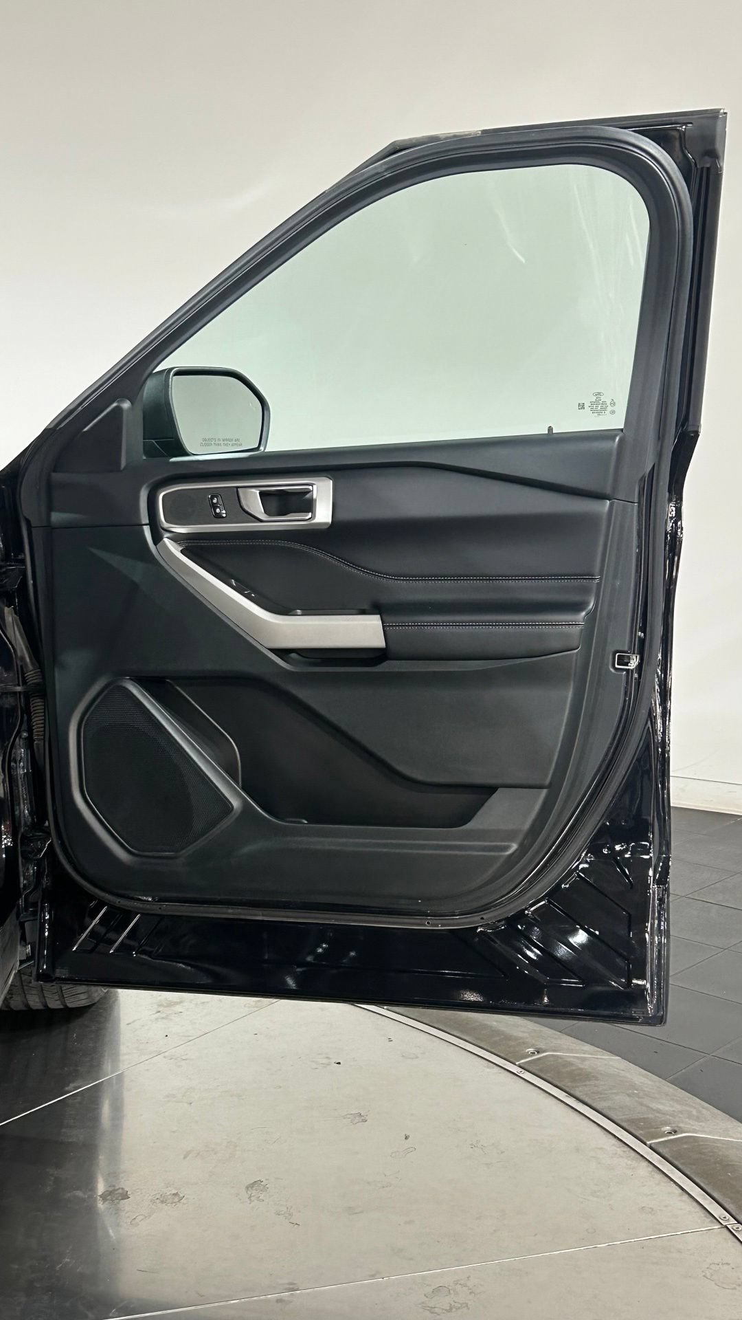 Used 2023 Ford Explorer XLT w/ Equipment Group 202A AWD/4WD image 63