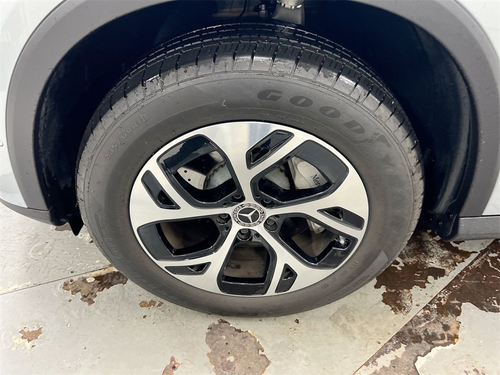 Used 2025 Mercedes-Benz GLC 350e 4MATIC image 27