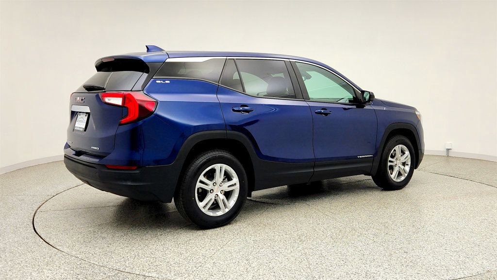 Used 2022 GMC Terrain SLE AWD/4WD image 5