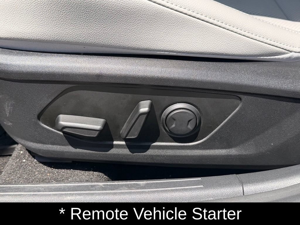 Used 2025 Hyundai Elantra Limited FWD image 17