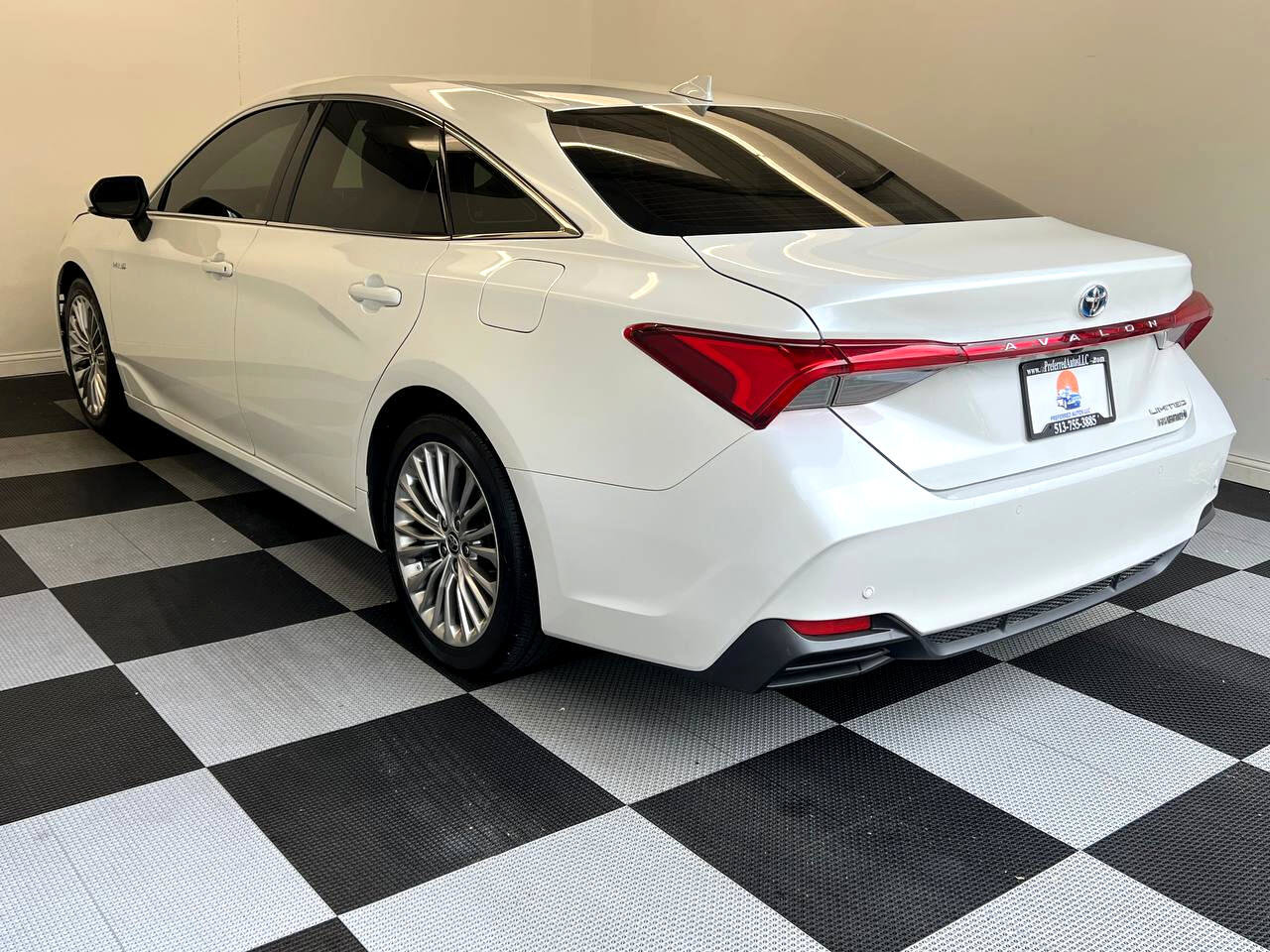 Used 2020 Toyota Avalon Limited image 6