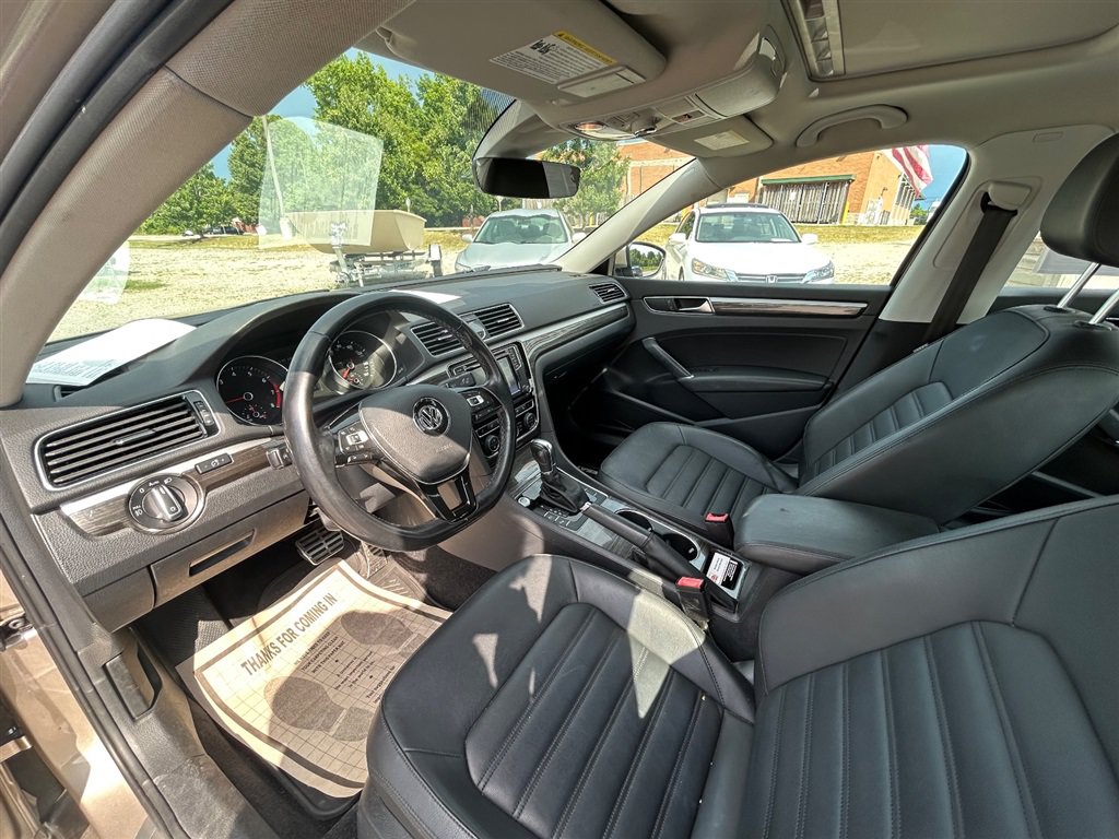 Used 2017 Volkswagen Passat 1.8T SEL Premium FWD image 15