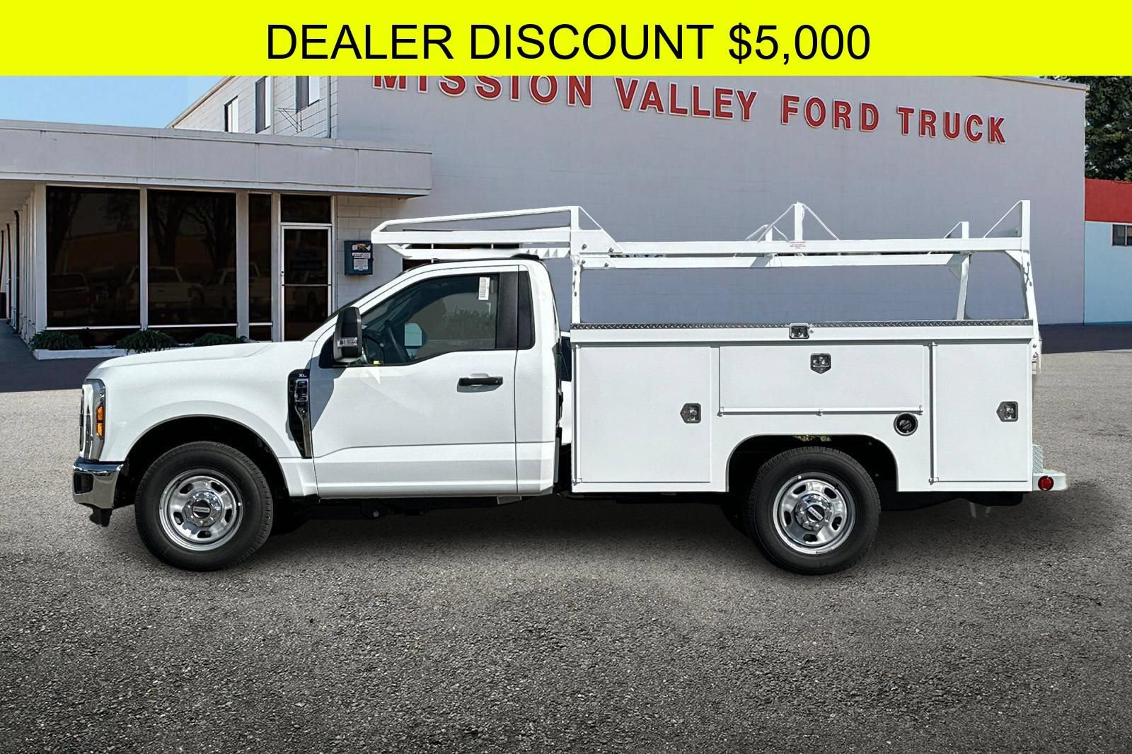 New 2025 Ford F350 XL w/ XL Chrome Package RWD image 7