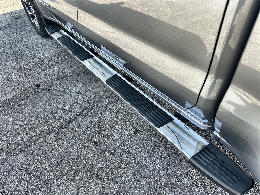 New 2026 GMC Sierra 1500 SLT image 13