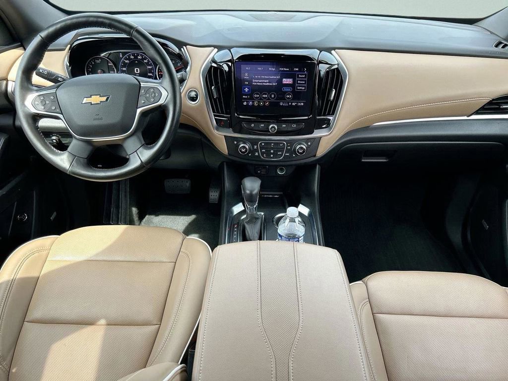 Used 2022 Chevrolet Traverse Premier FWD image 16