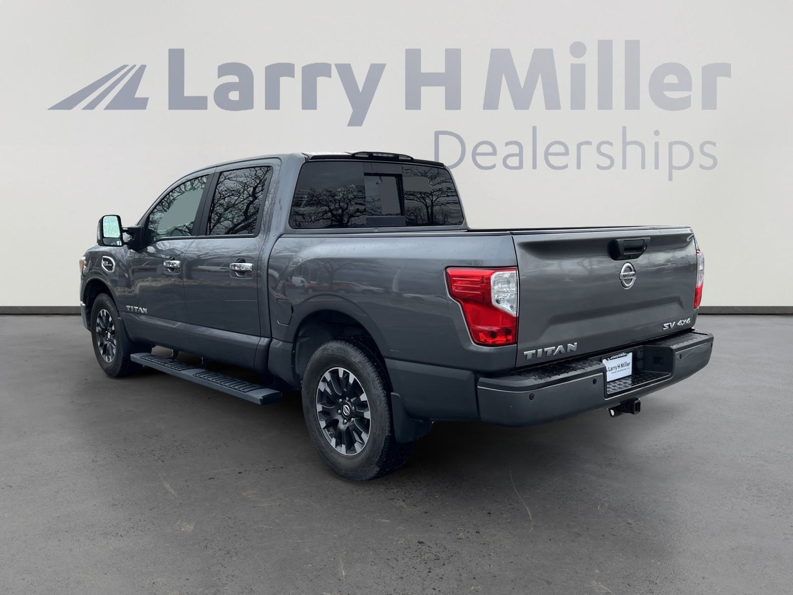 Used 2017 Nissan Titan SV image 6