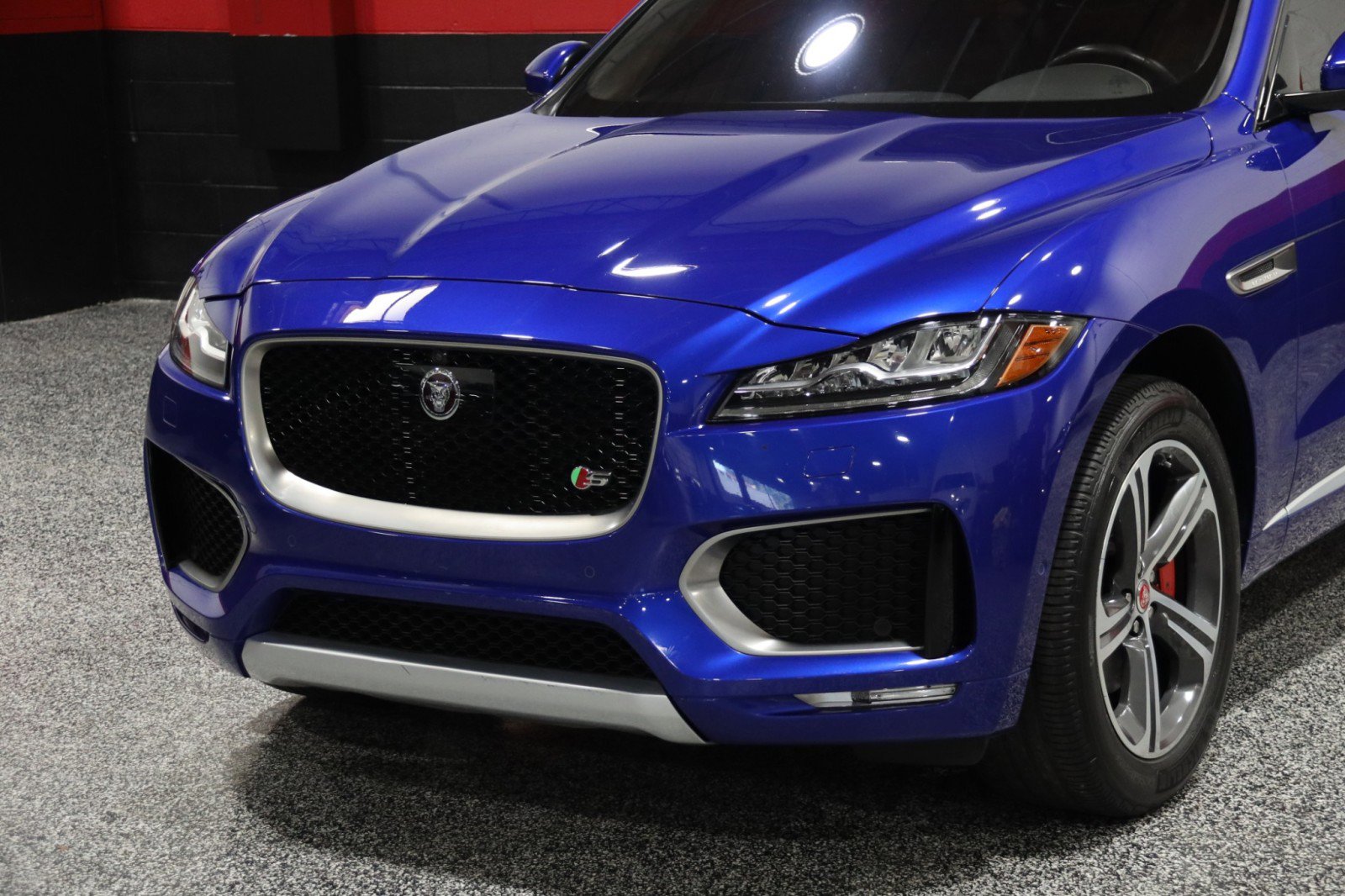 Used 2019 Jaguar F-PACE S image 13