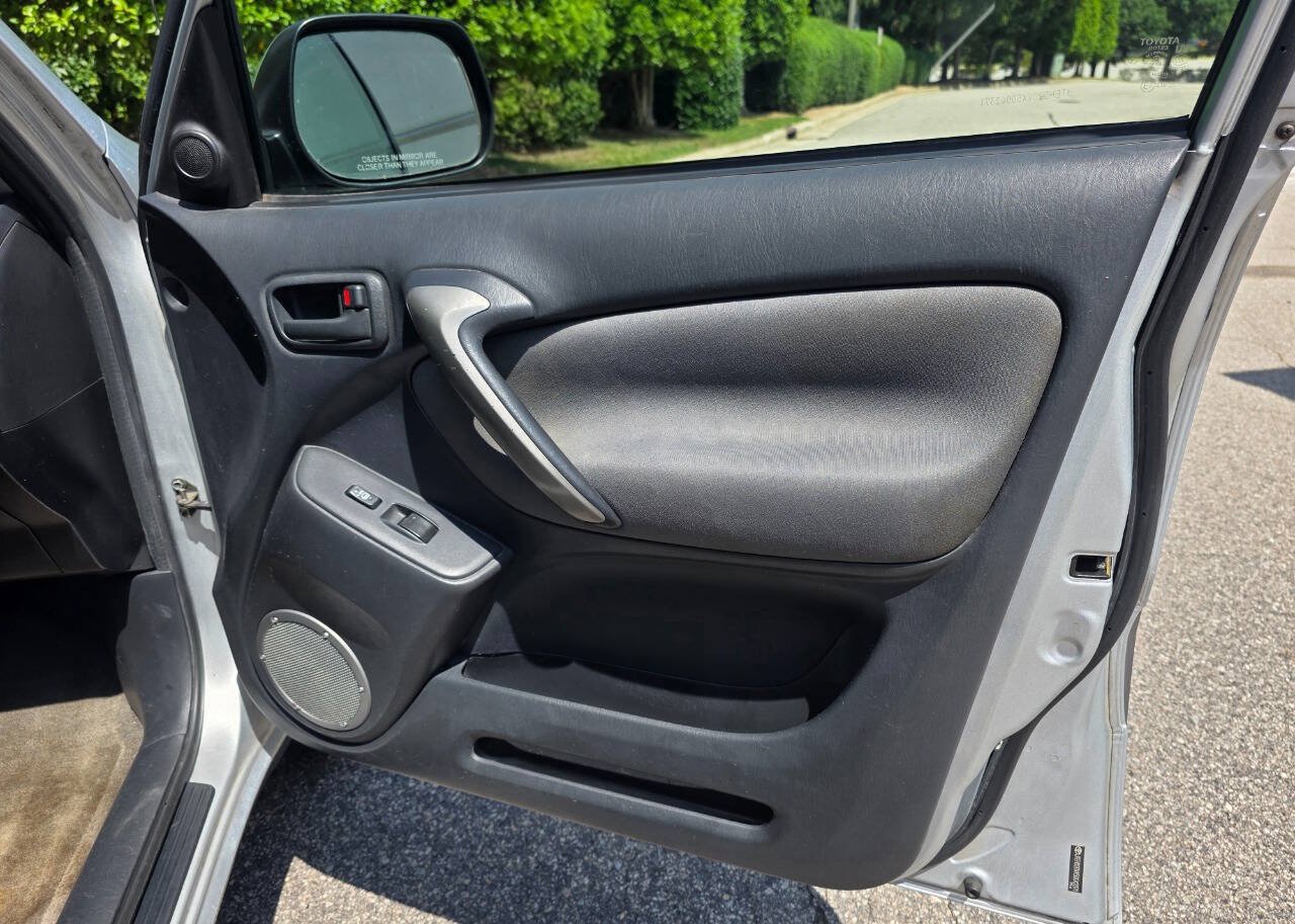 Used 2005 Toyota RAV4 4WD image 24