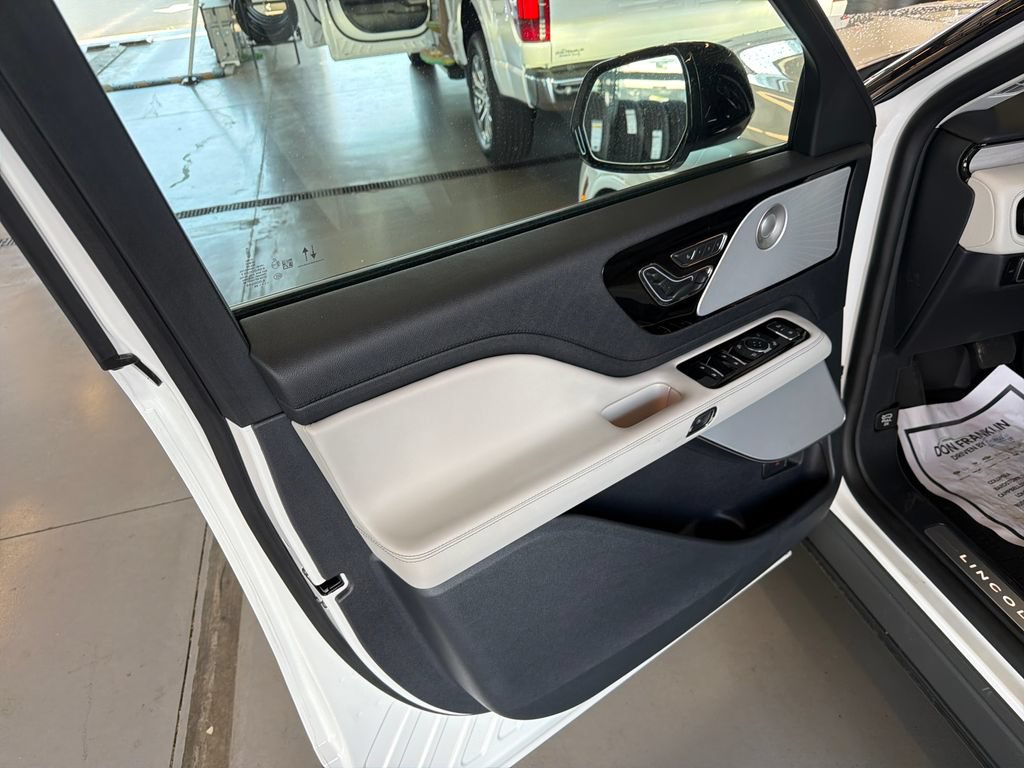 New 2026 Lincoln Aviator Reserve AWD/4WD image 12