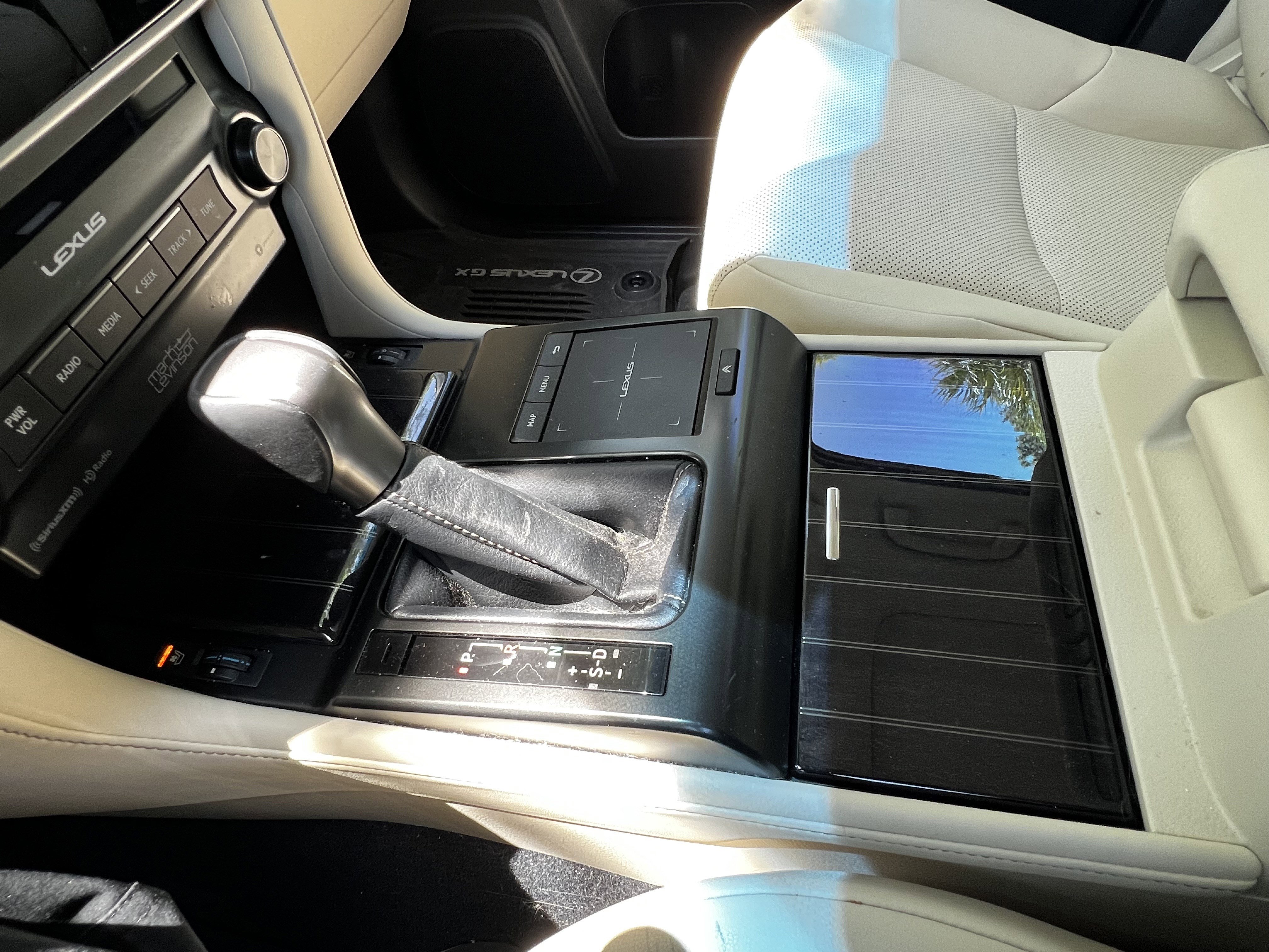 Used 2023 Lexus GX 460 Premium w/ Accessory Package image 30