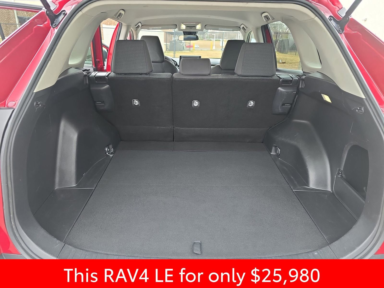 Used 2022 Toyota RAV4 LE image 18