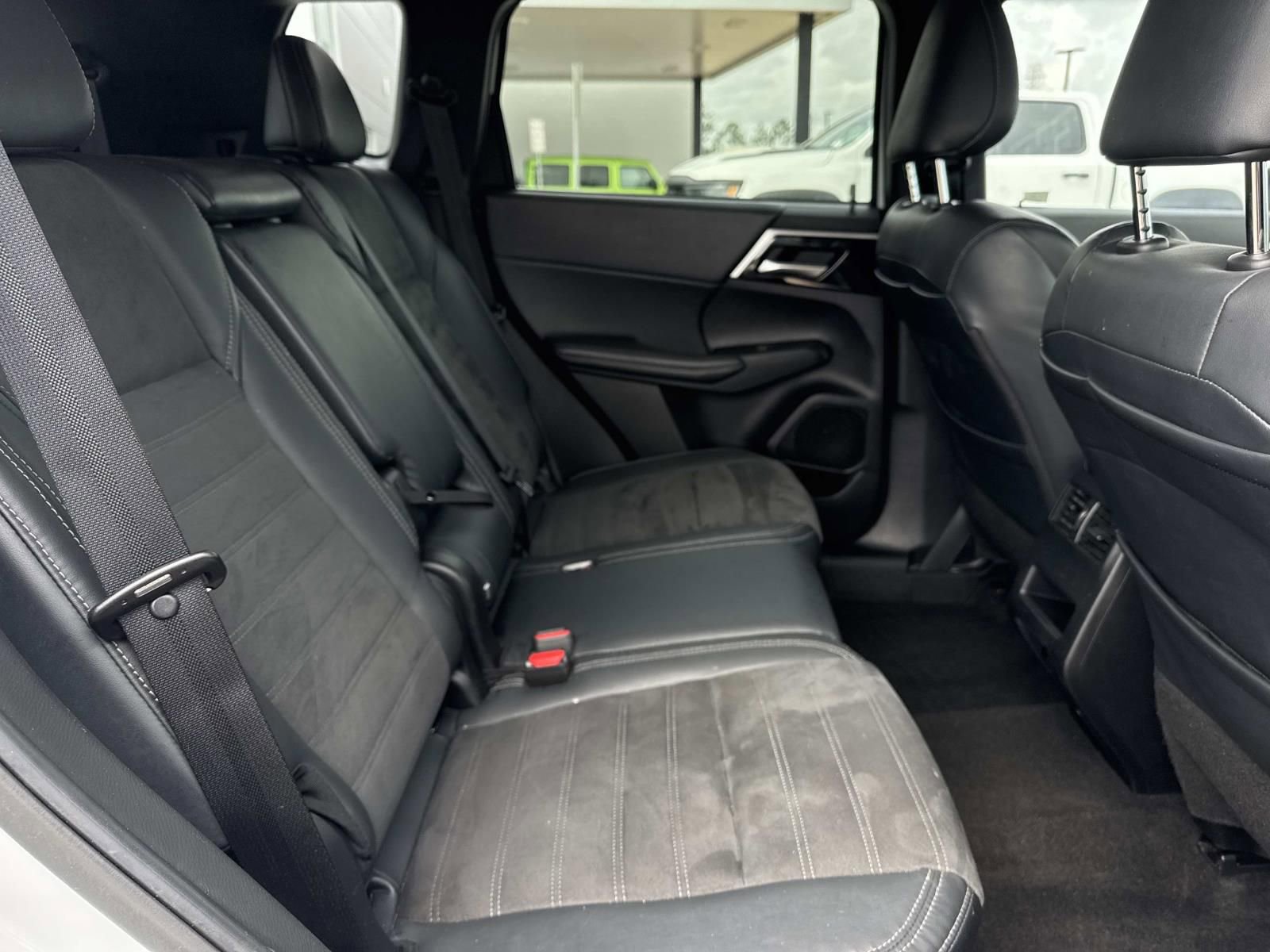 Used 2023 Mitsubishi Outlander SE AWD/4WD image 9