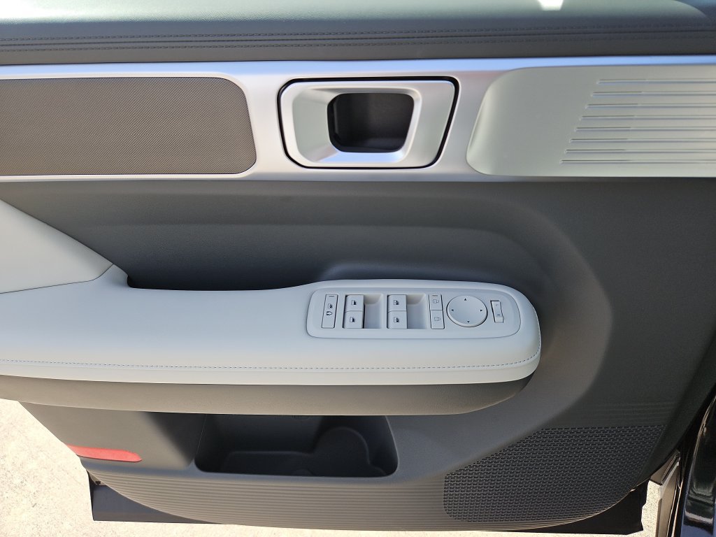 Used 2026 Hyundai Santa Fe SEL FWD image 12