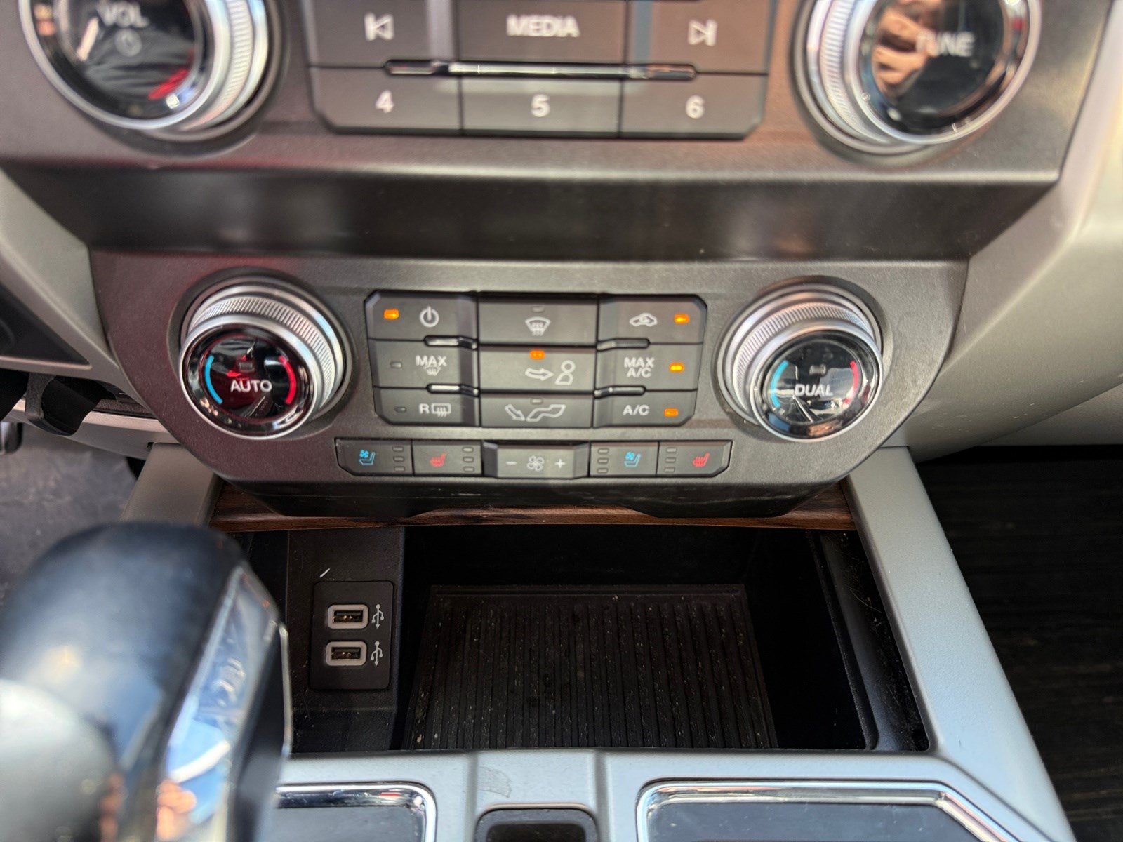 Used 2020 Ford F150 Lariat w/ Equipment Group 502A Luxury AWD/4WD image 12