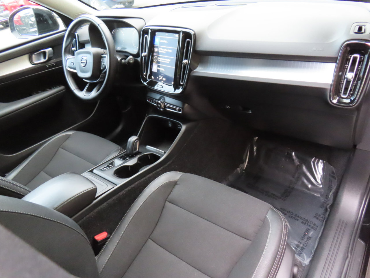 Used 2020 Volvo XC40 T5 Momentum image 18