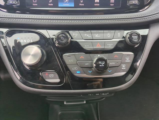 Used 2025 Chrysler Pacifica Select image 12