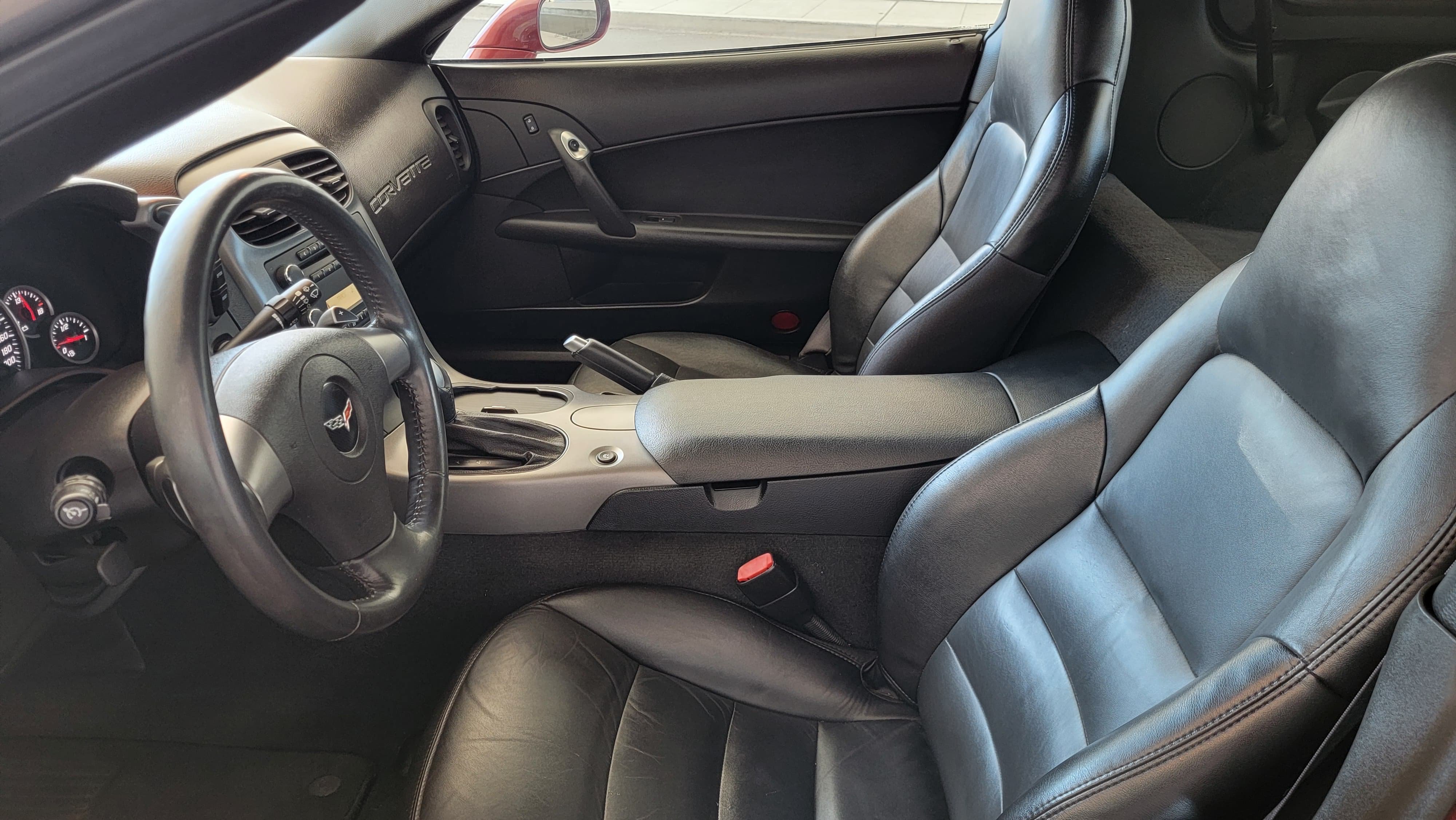 Used 2007 Chevrolet Corvette Coupe w/ Performance Package RWD image 20