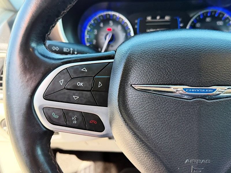Used 2017 Chrysler Pacifica Touring-L FWD image 28