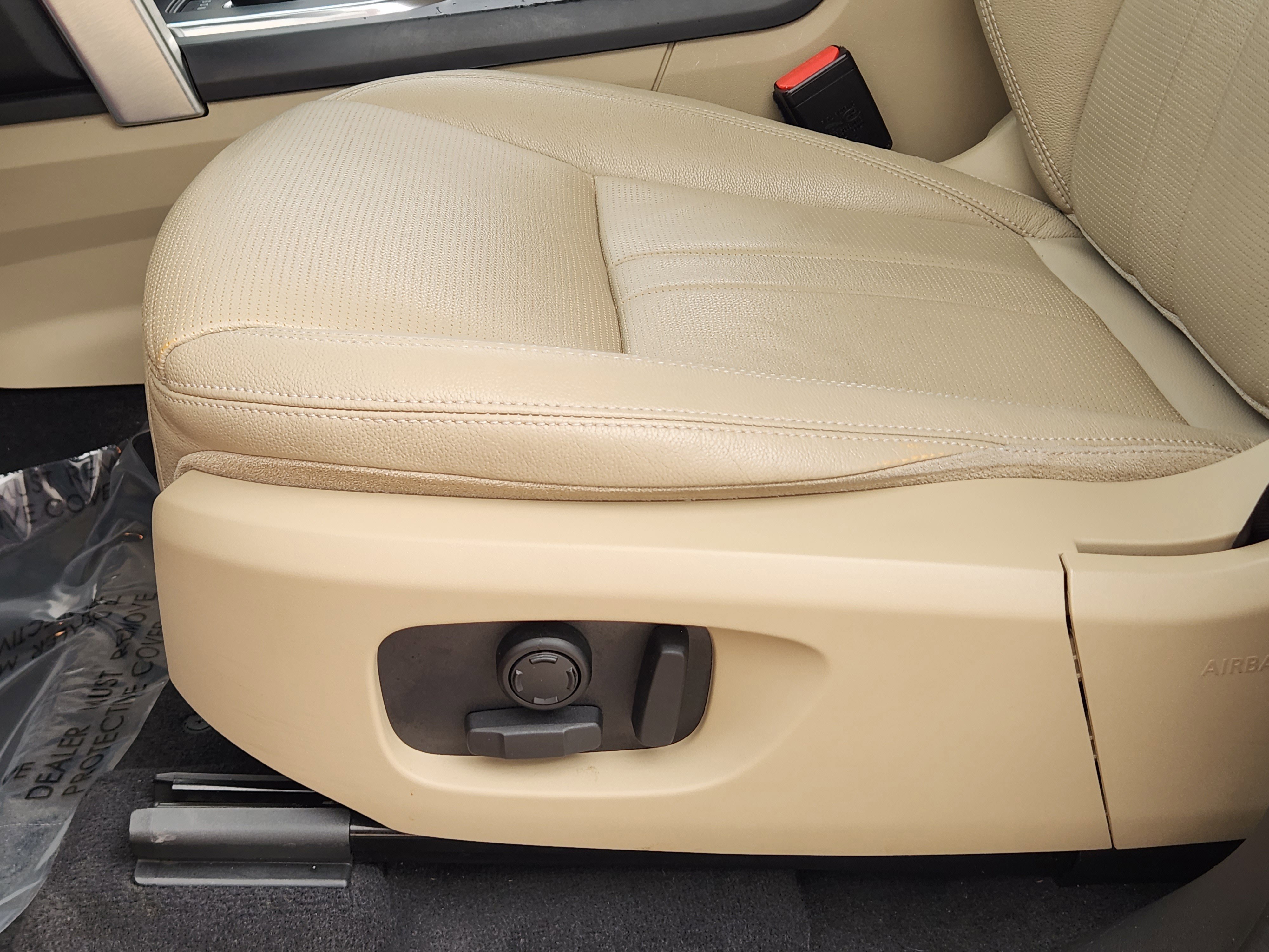 Used 2019 Land Rover Discovery Sport HSE AWD/4WD image 21