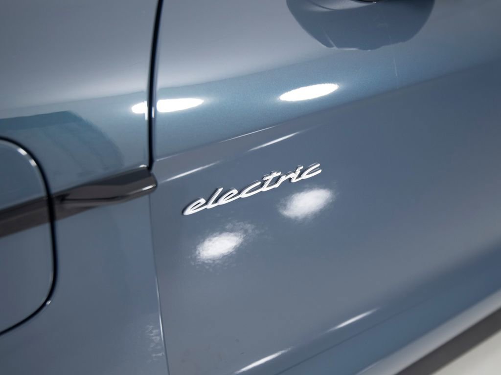 New 2026 Porsche Taycan 4 image 39