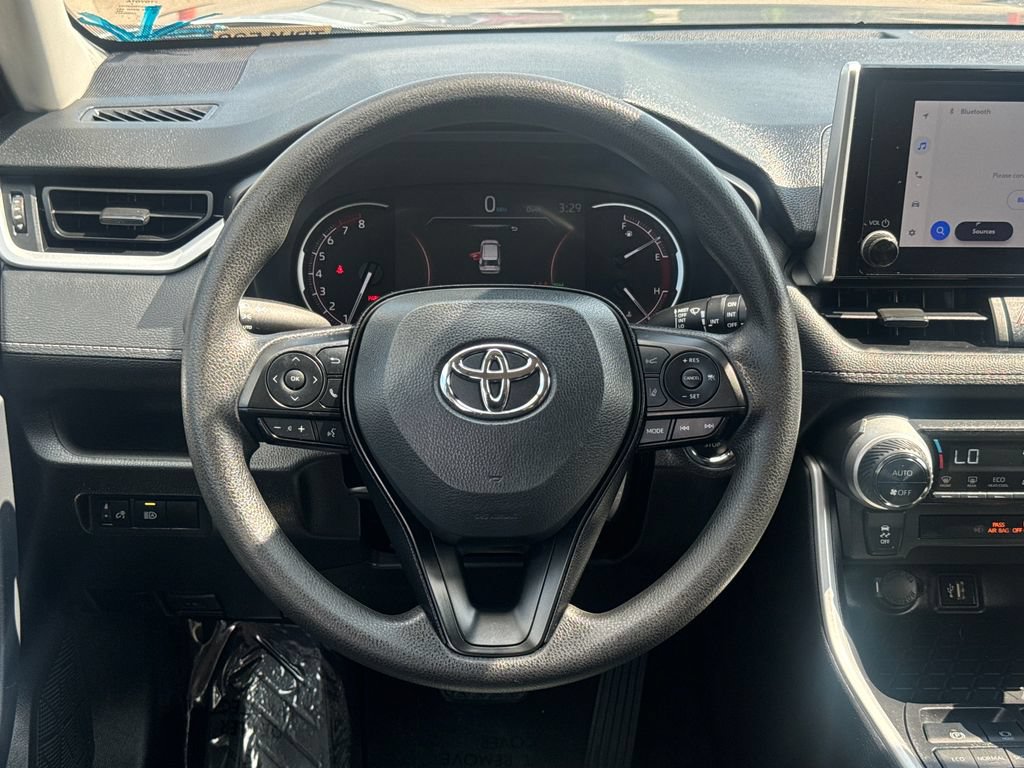 Used 2025 Toyota RAV4 XLE AWD/4WD image 13