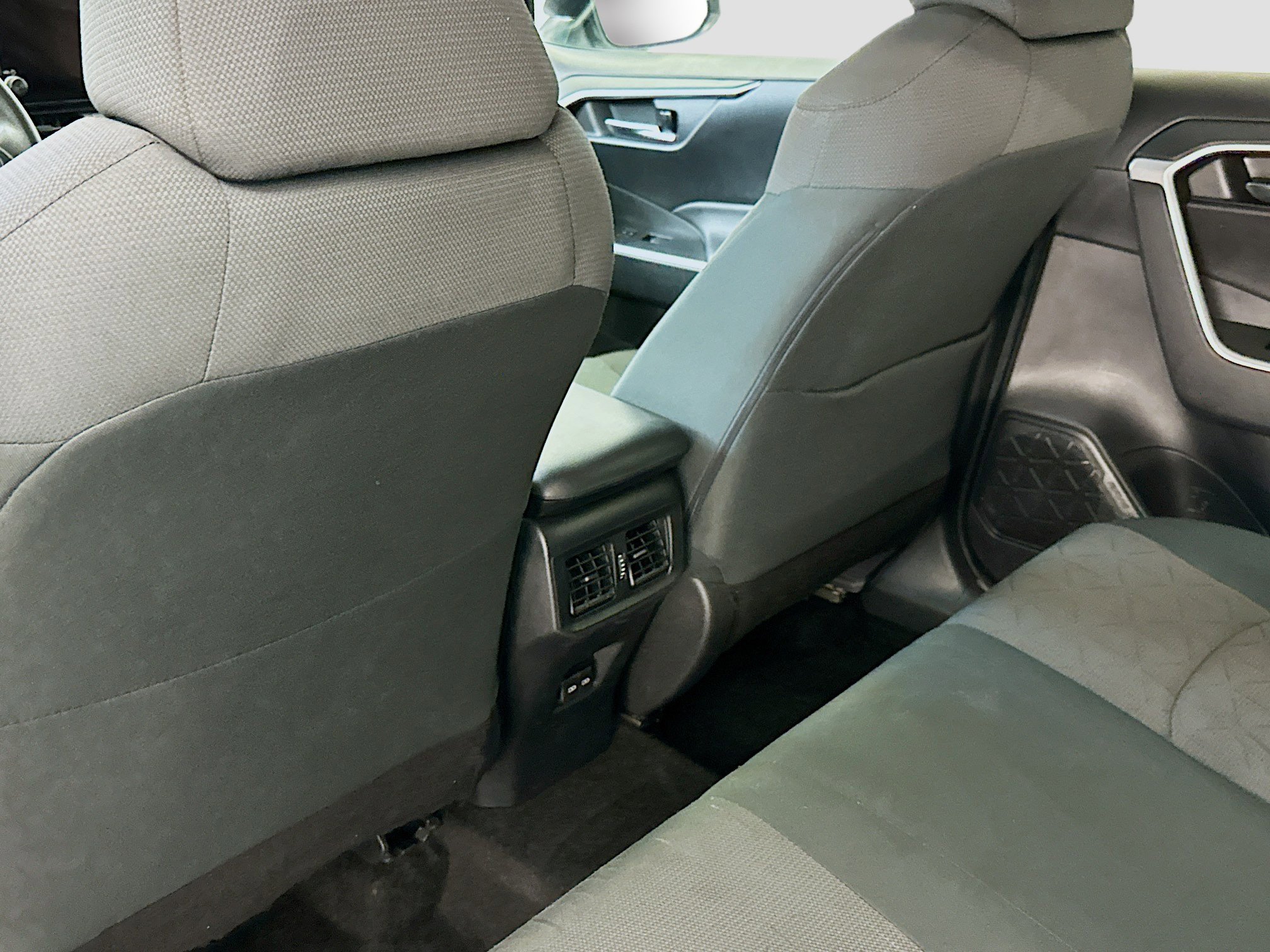 Used 2024 Toyota RAV4 XLE image 28