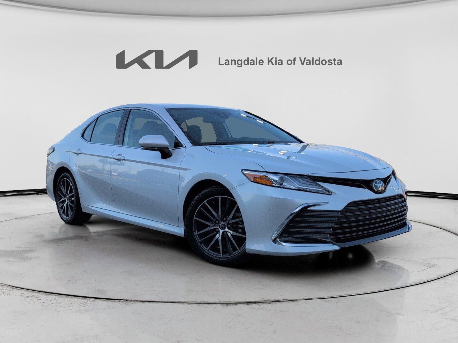 Used 2023 Toyota Camry XLE image 1
