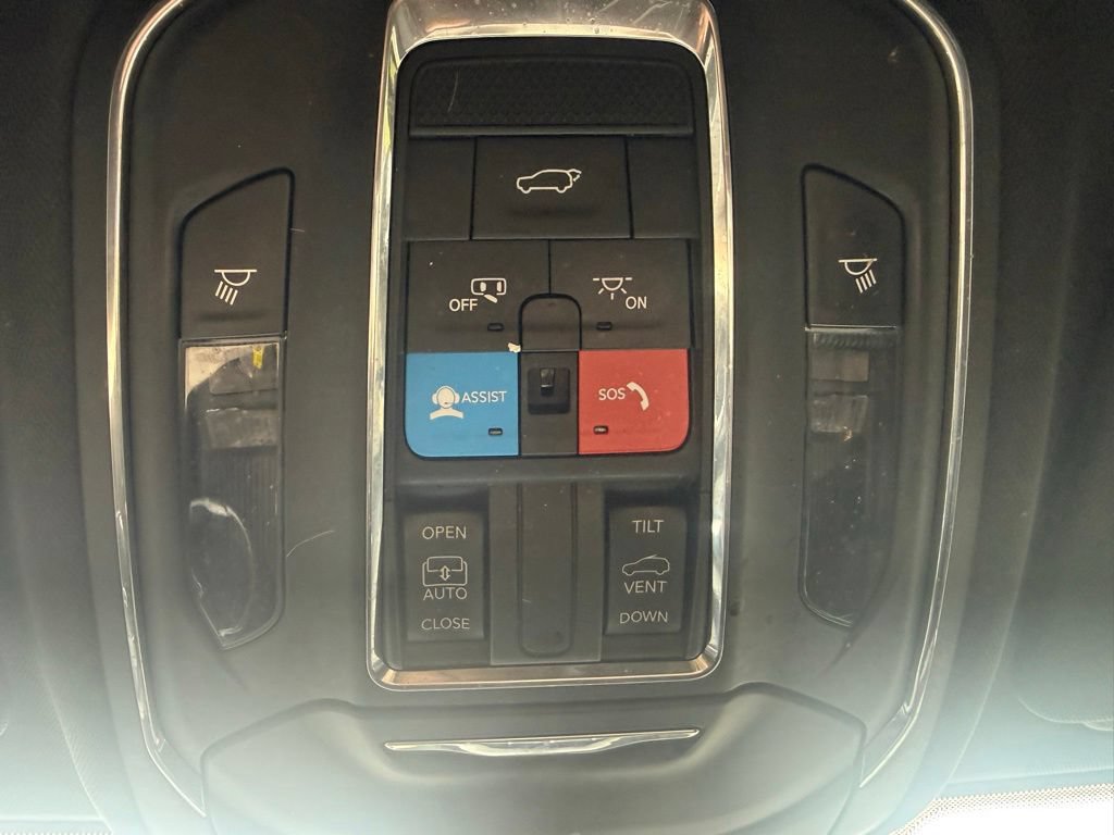 Used 2024 Jeep Grand Cherokee L Altitude AWD/4WD image 27