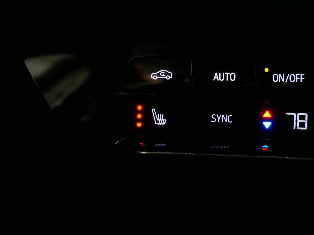 Used 2023 Buick Envision Essence FWD image 30