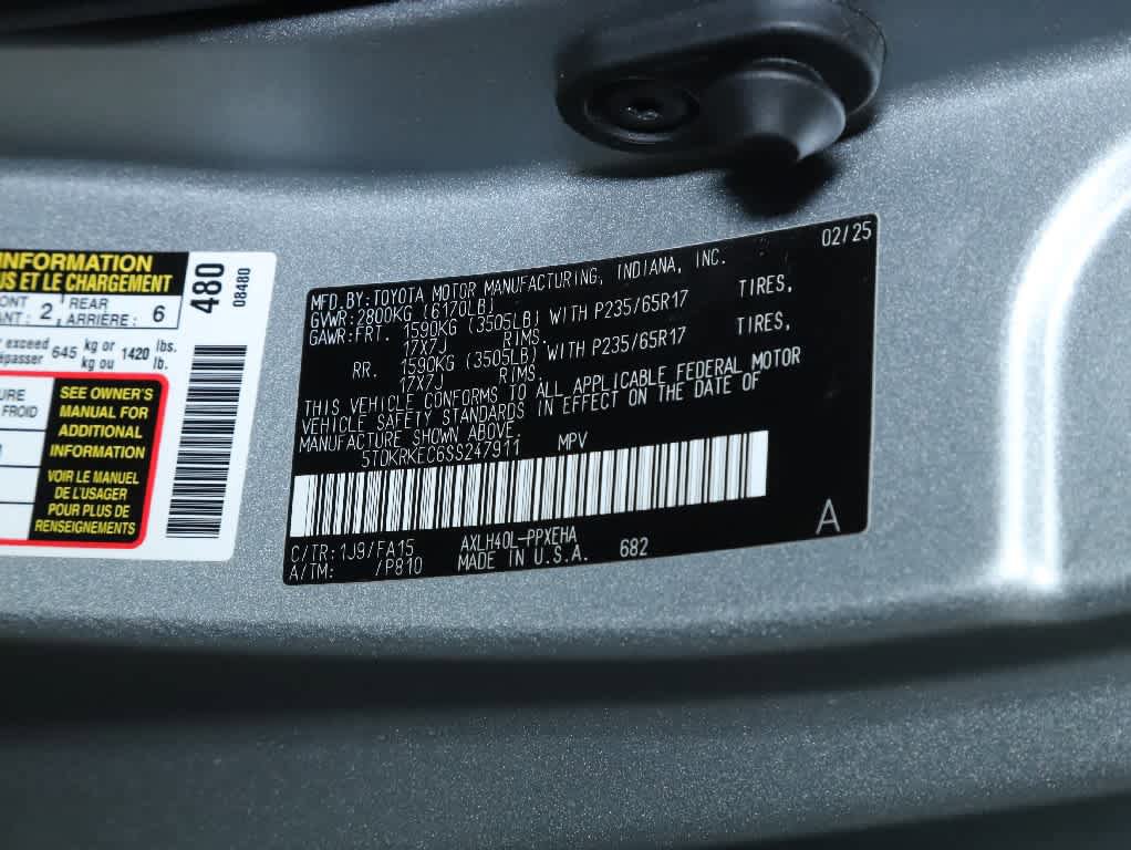 Used 2025 Toyota Sienna LE FWD image 19