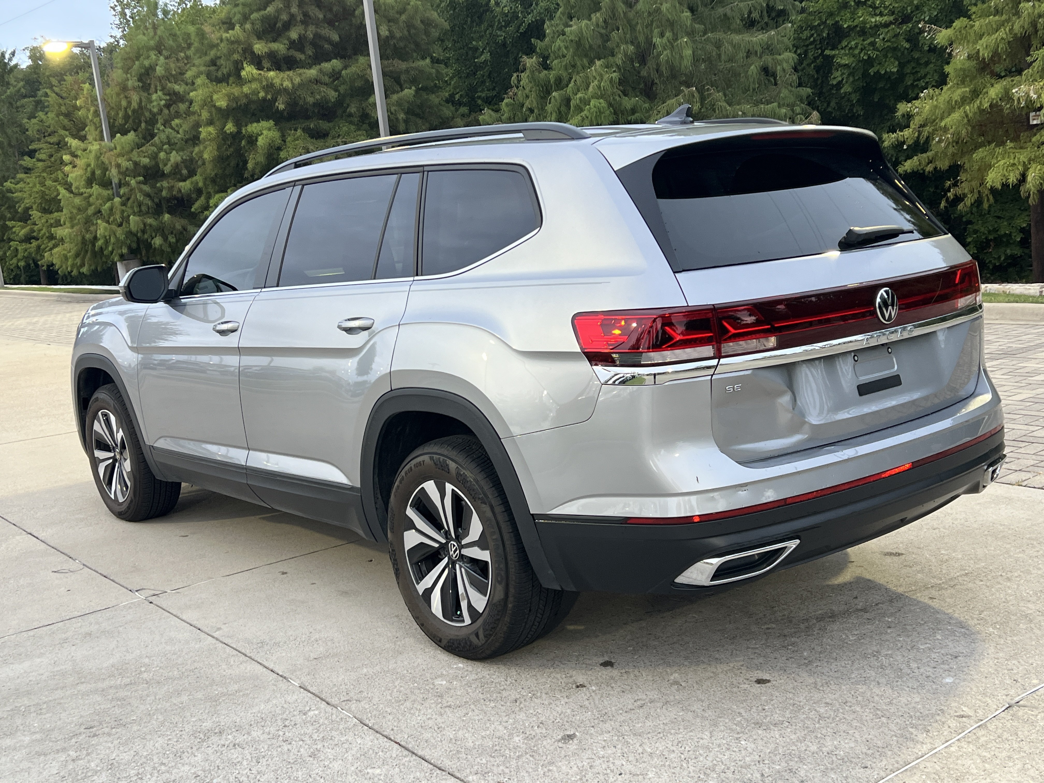 Used 2024 Volkswagen Atlas SE FWD image 7