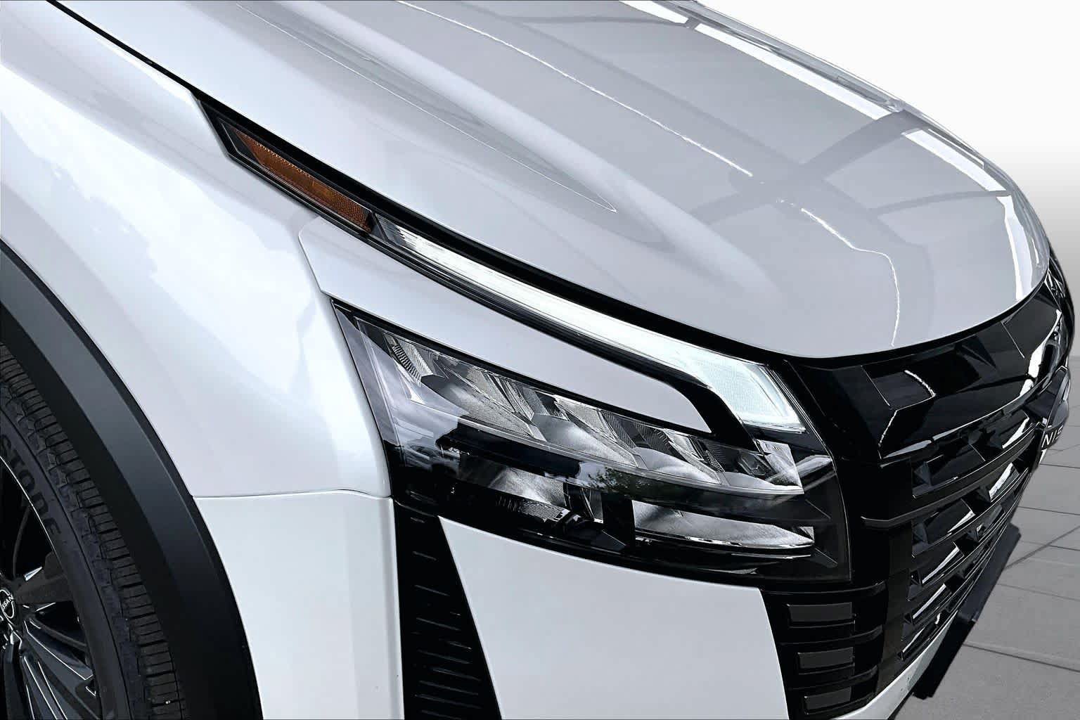 New 2026 Nissan Pathfinder SL FWD image 18