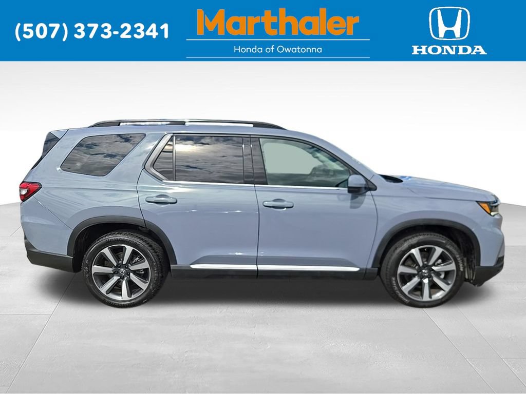 Used 2025 Honda Pilot Touring image 7