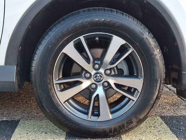 Used 2018 Toyota RAV4 XLE AWD/4WD image 8