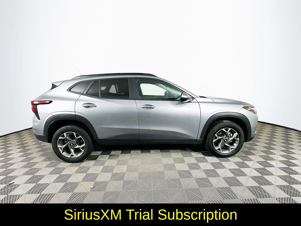 Used 2025 Chevrolet Trax LT image 11