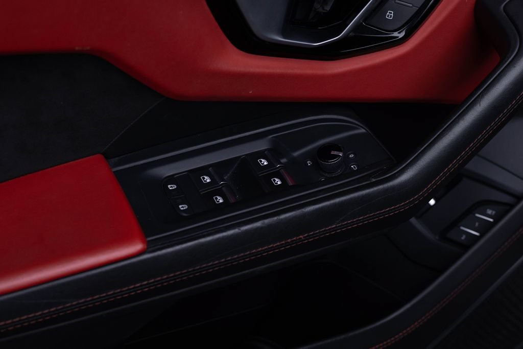 Used 2022 Lamborghini Urus AWD/4WD image 20