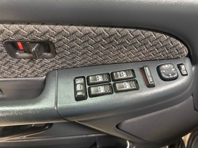 Used 2002 Chevrolet Avalanche 4x4 w/ Off-Road Suspension Pkg image 17