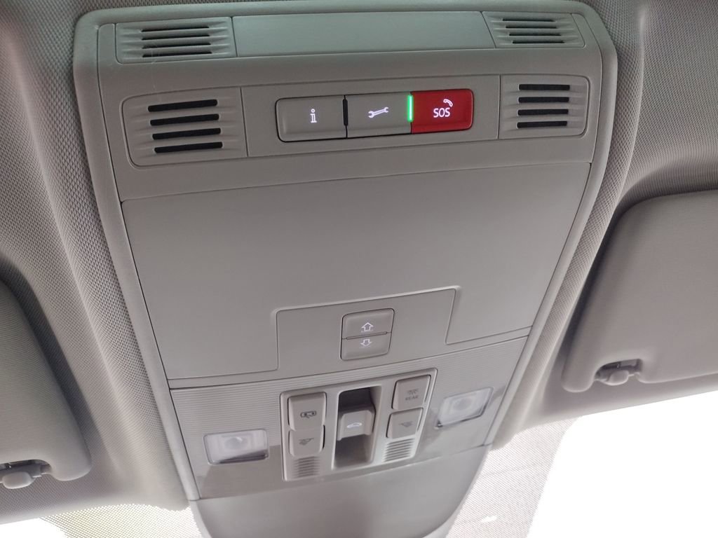 Used 2025 Volkswagen Taos SE image 30