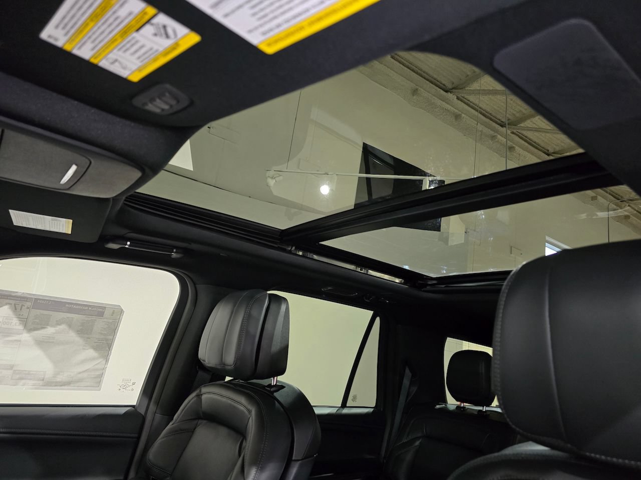 New 2025 Lincoln Navigator Reserve w/ Jet Appearance Package AWD/4WD image 22